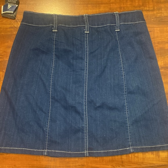 NWT CELEBRITY PINK BUTTON DOWN DEMIN MINI SKIRT - Picture 10 of 10